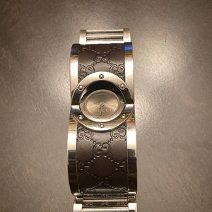 Preowned Never worn Gucci Twirl Bracelet Watch-Price is Firm-